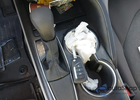 2021 Toyota Camry Le z USA, uszkodzony, nr VIN 4T1C11AK0MU604495